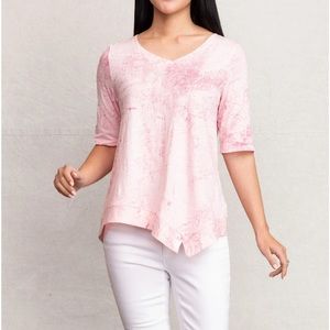 New Habitat sea spray diagonal hem V neck.